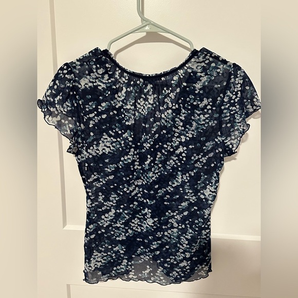 Apt. 9 Petite Blue and White Floral Patterned Blouse - Picture 5 of 8